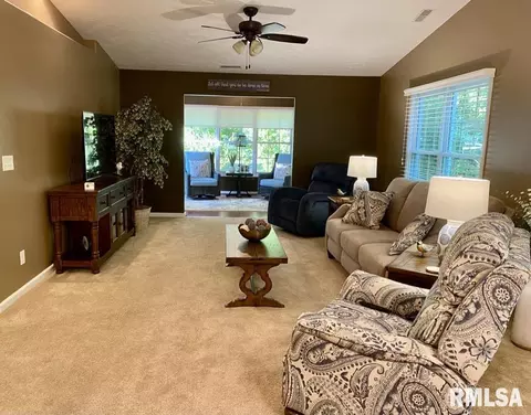 514 Villa Dr, Marion, IL 62959 photo 16
