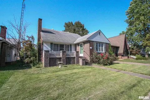 708 W Main St, Carmi, IL 62821 photo 1