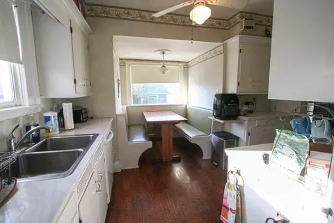708 W Main St, Carmi, IL 62821 photo 8