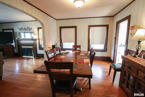 708 W Main St, Carmi, IL 62821 photo 4
