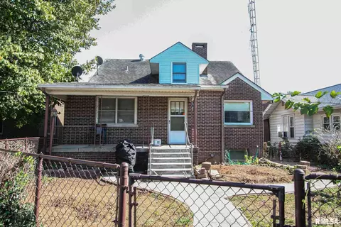 708 W Main St, Carmi, IL 62821 photo 2