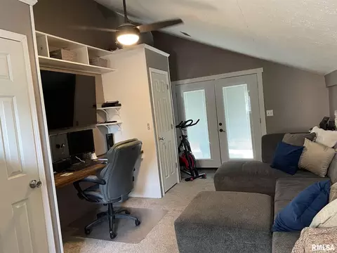733 E Taylor St, Benton, IL 62812 photo 30