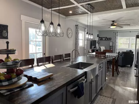 733 E Taylor St, Benton, IL 62812 photo 18