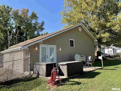 733 E Taylor St, Benton, IL 62812 photo 7