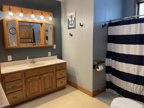 733 E Taylor St, Benton, IL 62812 photo 32