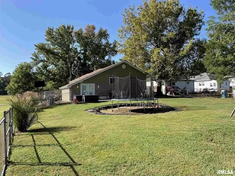 733 E Taylor St, Benton, IL 62812 photo 8