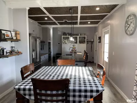 733 E Taylor St, Benton, IL 62812 photo 15