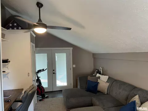 733 E Taylor St, Benton, IL 62812 photo 31
