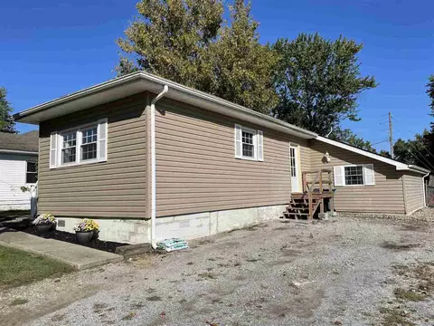 733 E Taylor St, Benton, IL 62812 photo 6