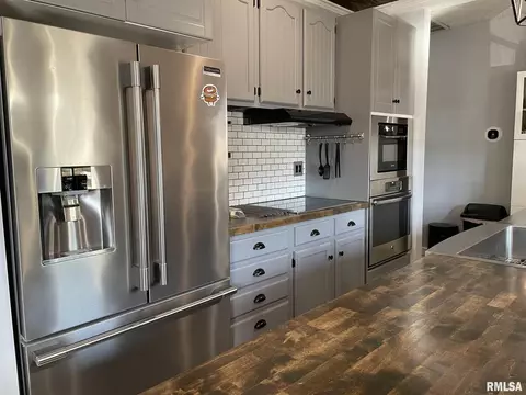 733 E Taylor St, Benton, IL 62812 photo 20