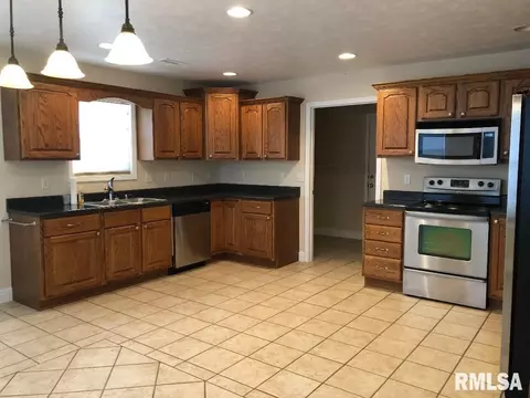 1316 Summer Dr, Herrin, IL 62948 photo 3