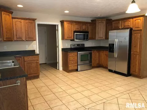 1316 Summer Dr, Herrin, IL 62948 photo 2