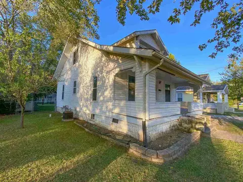 210 W 7th St, Flora, IL 62839 photo 7