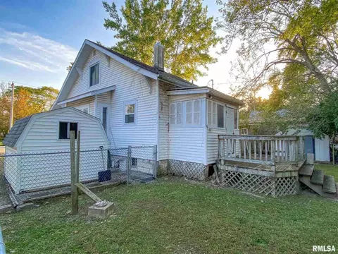 210 W 7th St, Flora, IL 62839 photo 4