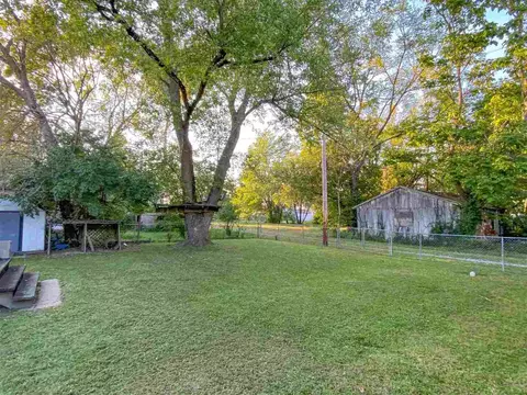 210 W 7th St, Flora, IL 62839 photo 5