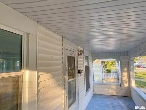 210 W 7th St, Flora, IL 62839 photo 16