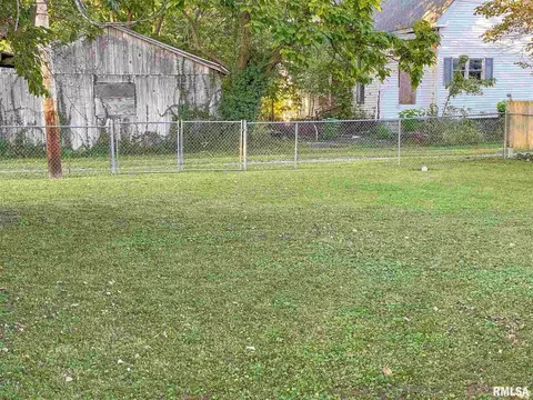 210 W 7th St, Flora, IL 62839 photo 11