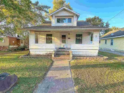 210 W 7th St, Flora, IL 62839 photo 2