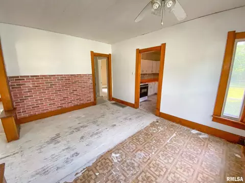 210 W 7th St, Flora, IL 62839 photo 22