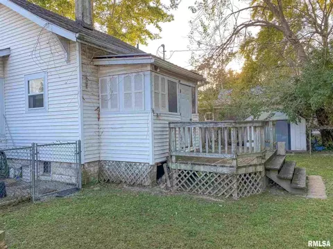 210 W 7th St, Flora, IL 62839 photo 6