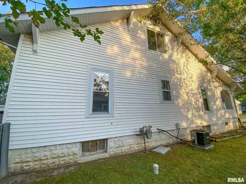 210 W 7th St, Flora, IL 62839 photo 13