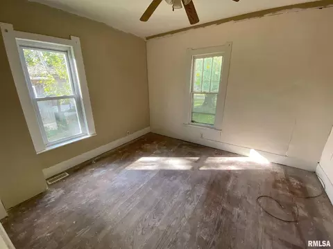210 W 7th St, Flora, IL 62839 photo 28