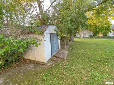 210 W 7th St, Flora, IL 62839 photo 12