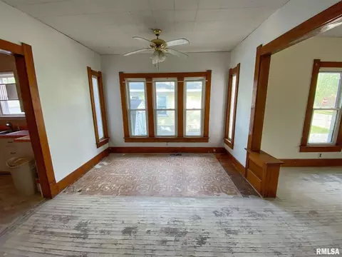 210 W 7th St, Flora, IL 62839 photo 23