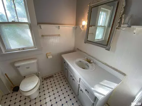 210 W 7th St, Flora, IL 62839 photo 30