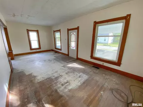 210 W 7th St, Flora, IL 62839 photo 18