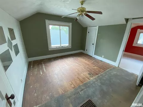 210 W 7th St, Flora, IL 62839 photo 37