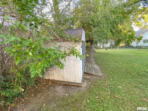 210 W 7th St, Flora, IL 62839 photo 9