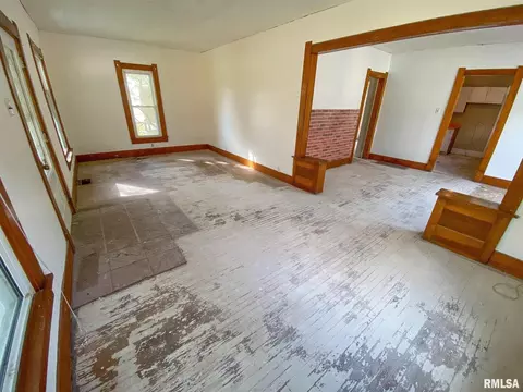 210 W 7th St, Flora, IL 62839 photo 21