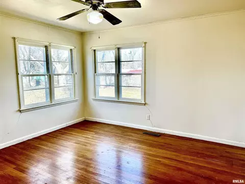 531 Smith St, Benton, IL 62812 photo 9