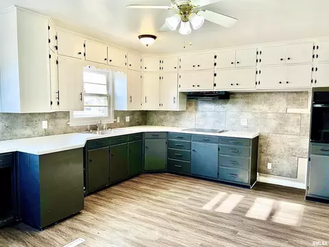 531 Smith St, Benton, IL 62812 photo 4
