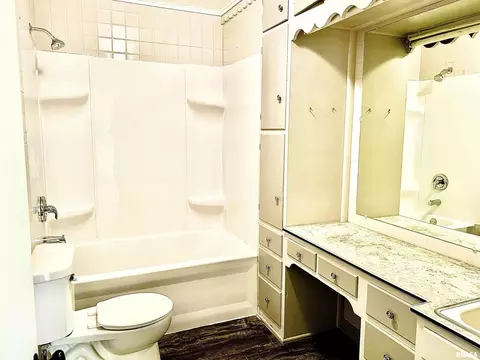 531 Smith St, Benton, IL 62812 photo 7