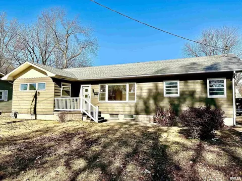 531 Smith St, Benton, IL 62812 photo 1
