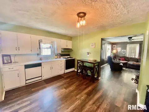 1204 S Pine St, Centralia, IL 62801 photo 4