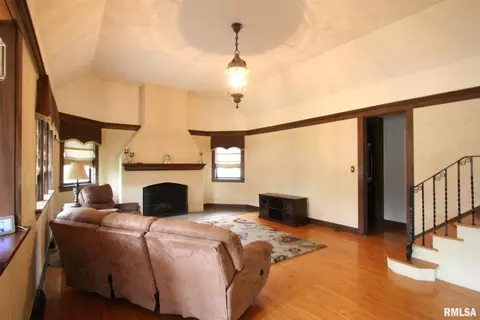 606 W Main St, Carmi, IL 62821 photo 11