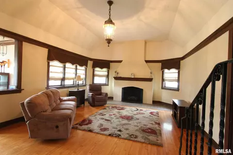 606 W Main St, Carmi, IL 62821 photo 12