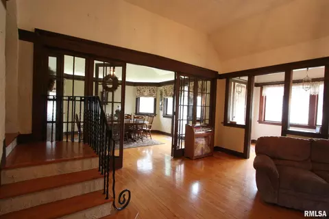 606 W Main St, Carmi, IL 62821 photo 16