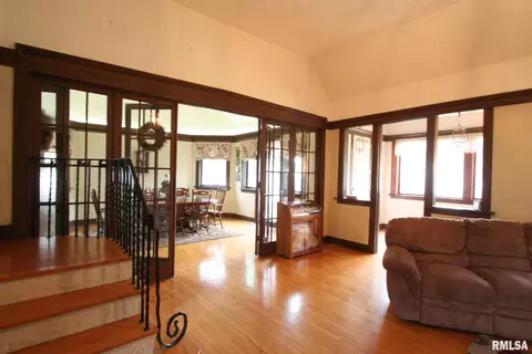 606 W Main St, Carmi, IL 62821 photo 17