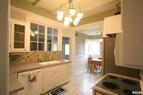 606 W Main St, Carmi, IL 62821 photo 23