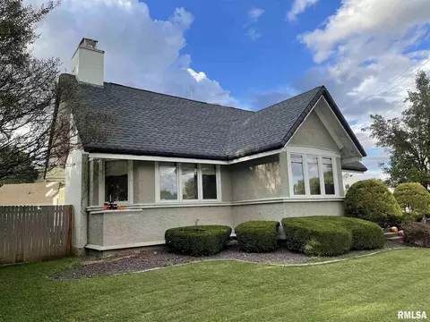 606 W Main St, Carmi, IL 62821 photo 2