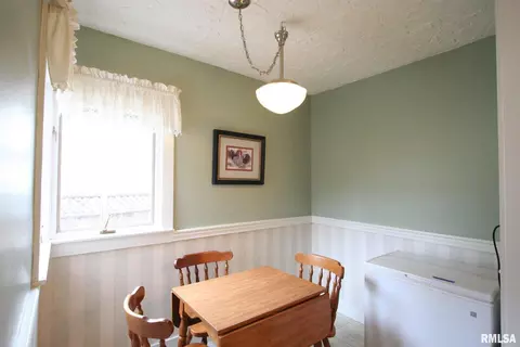 606 W Main St, Carmi, IL 62821 photo 25