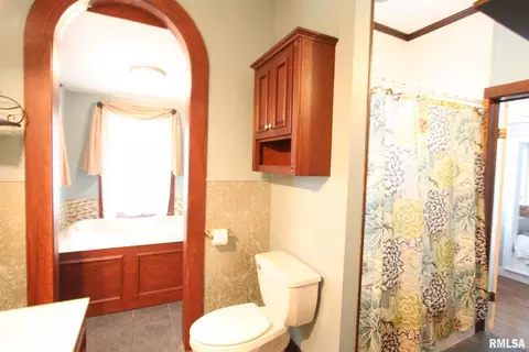 606 W Main St, Carmi, IL 62821 photo 32