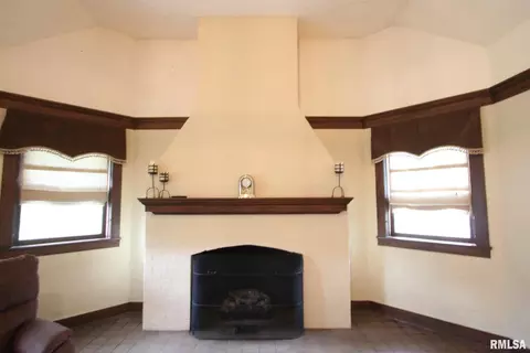 606 W Main St, Carmi, IL 62821 photo 13