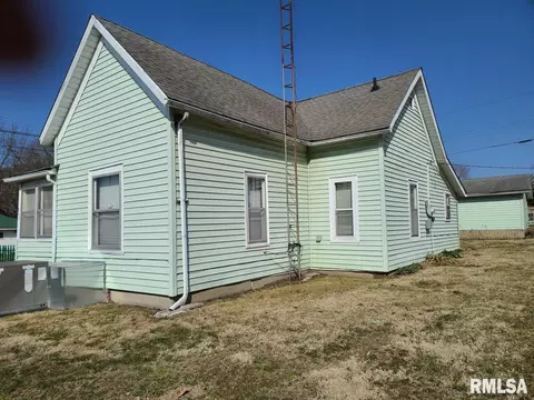 862 Madison St, Eldorado, IL 62930 photo 1