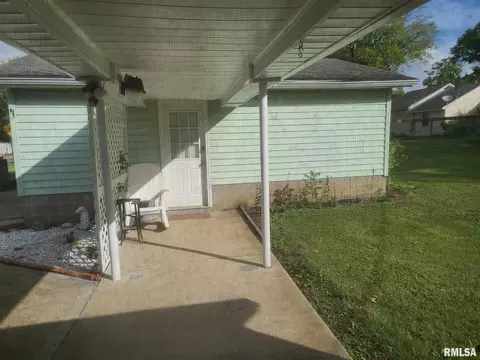 862 Madison St, Eldorado, IL 62930 photo 14