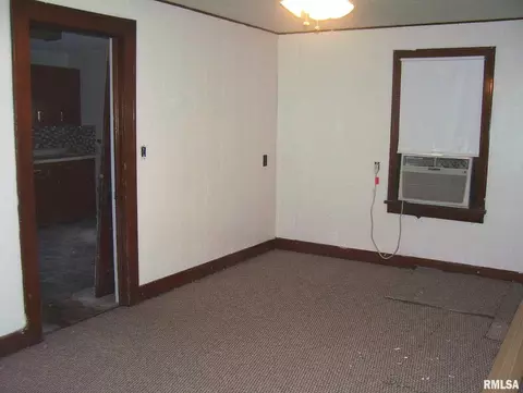 412 S Marshall St, Salem, IL 62881 photo 5
